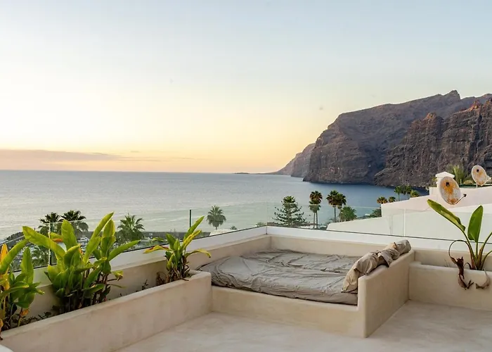 The Giants * Santiago Del Teide