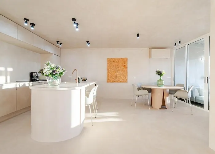 The Giants Apartment *