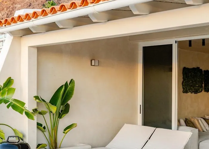 The Giants Apartment