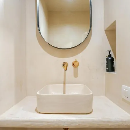 The Giants Apartman *